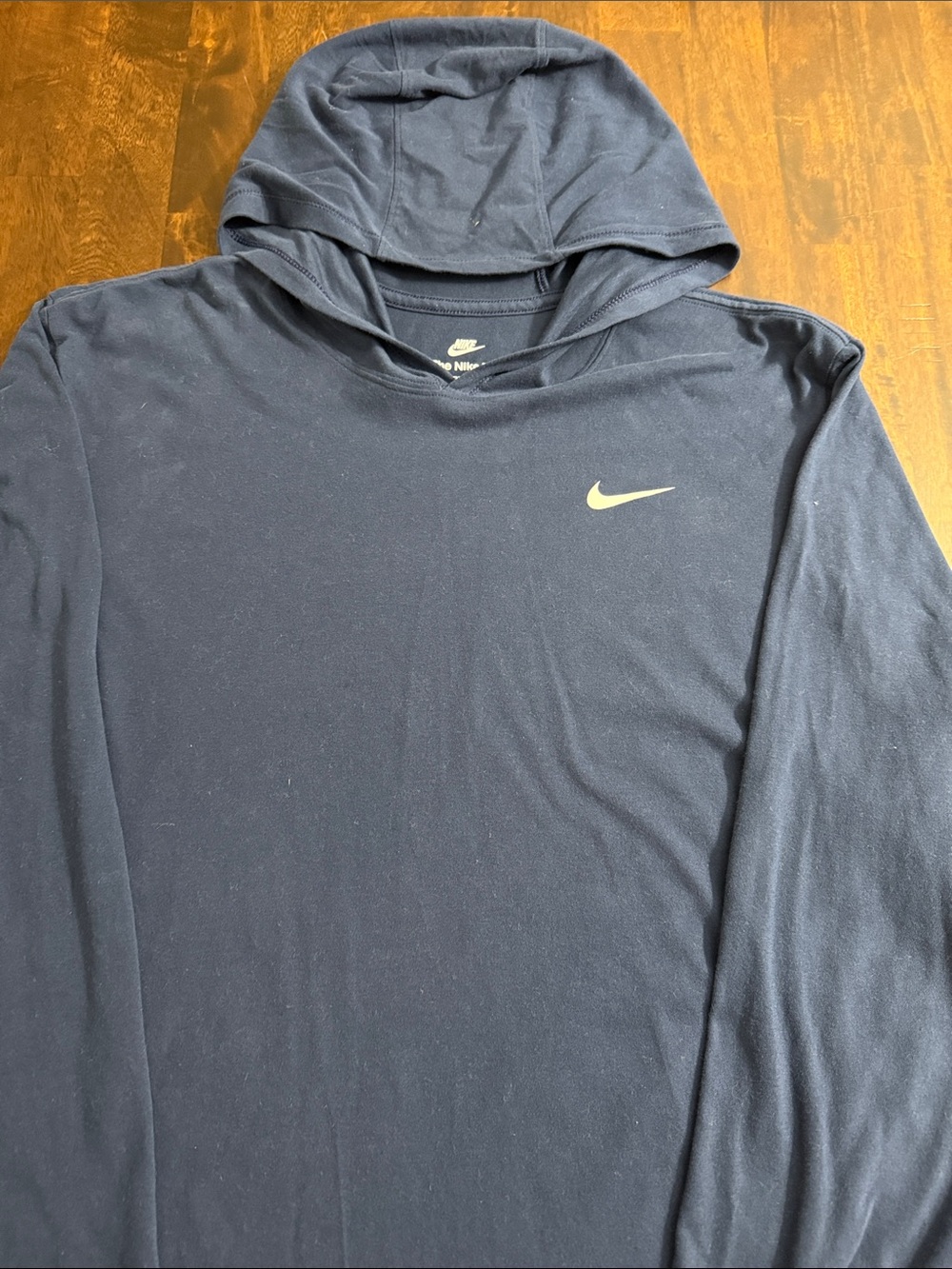 Nike Men's Navy Blue Hooded Long-Sleeve Pullover